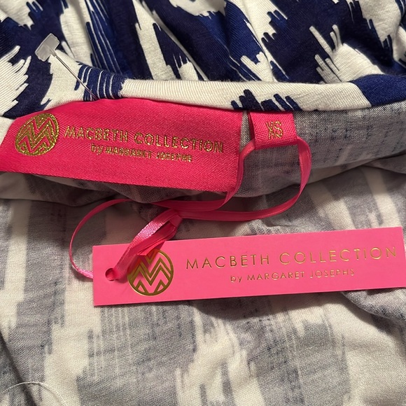 Macbeth Collection by Margaret Joseph’s Hooded Coverup with gold details - Picture 11 of 12